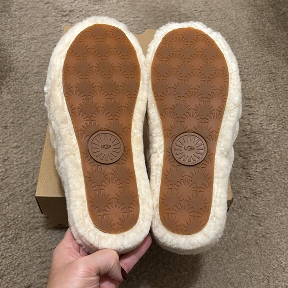 Brand New Ugg Fluff Slide size 9 - Picture 4 of 6
